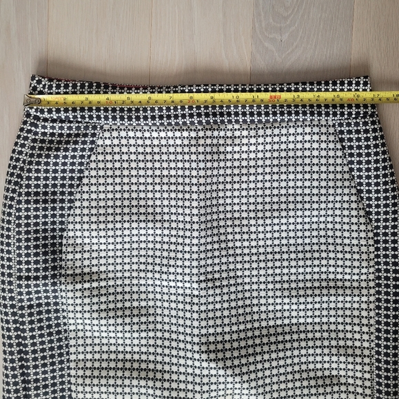 Banana Republic Lined Pencil Skirt - Picture 2 of 10